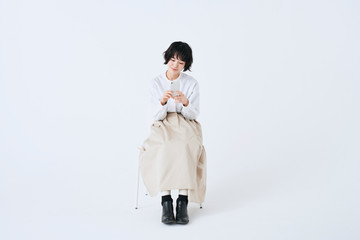 若い女性　ライフスタイル　白背景