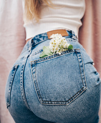 girl in jeans for flowers	