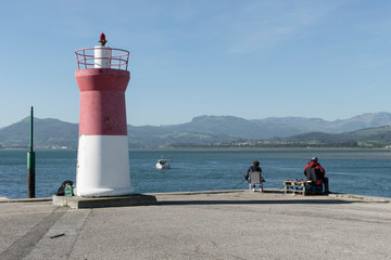 momentos de pesca en el puerto