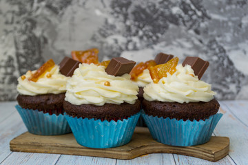 Chocolate cupcakes with vanilla butter frosting and golden crumbs, chocolate, and lemon. There is a memo for the text.