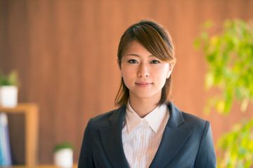 微笑むビジネスウーマン
