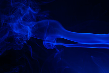 Obraz premium Blue smoke on black background.