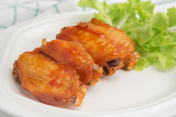 Close up deep-fried chicken wings with sweet source