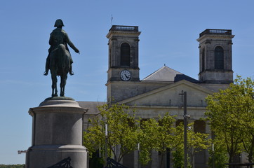 Statue de Napoléon et église Saint-Louis. La Roche sur Yon, Vendée, France