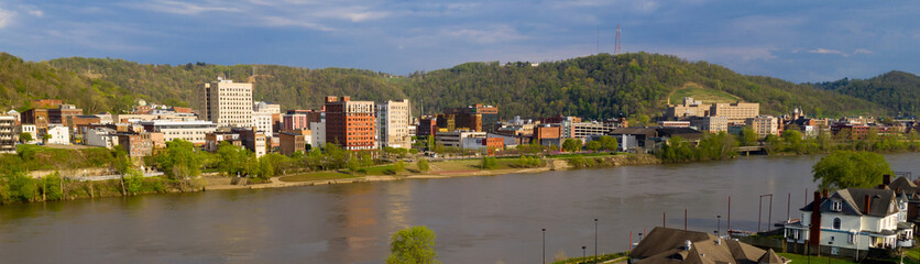 Fototapeta na wymiar The Ohio River cuts Through Wheeling West Virginia and Bridgeport Ohio