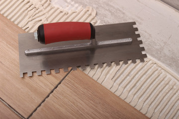 Tile setting with a trowel