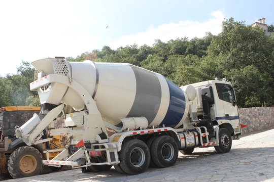 Cement mixier truck