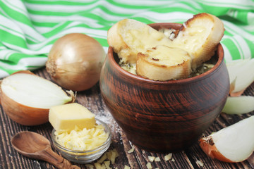 A ceramic pot with French onion soup