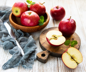 Bowl with red apples