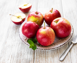 Fresh red apples