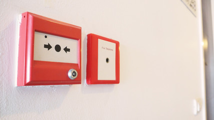 The NOTIFIER called Resettable Manual Call Point and Fire alarm and telephone equipment use warning when on fire for emergency evacuation.