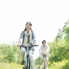 Obraz premium 自転車に乗るカップル