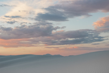 Fototapeta na wymiar pink desert sunset at White Sand National Monument, New Mexico