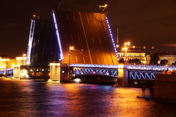 Obraz na płótnie Canvas Divorced Palace Bridge in St. Petersburg over the Neva River at night with illumination