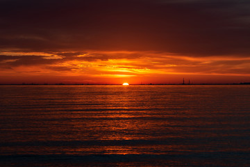 Fototapeta premium Bright colorful sunset on ocean