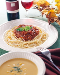 ミートソーススパゲティ-コーンポタージュ-赤ワイン