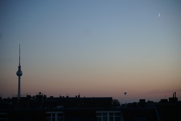 Sonnenuntergang über Berlin in Abendstimmung
