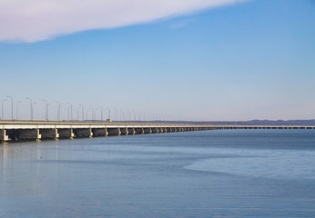 Fototapeta na wymiar Один из самых длинных мостов на Дальнем Востоке, через Амурский залив, Владивосток
