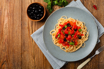 Italian spaghetti alla Pultanesca with tomatoes and olives. Served without meat and cheese.