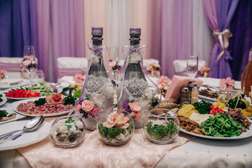 various drinks in the hall for a wedding celebration