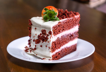 Red Vevet Cake White plate on the table