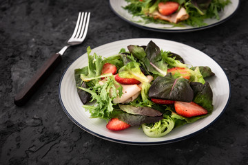 Salad with Strawberries and ham