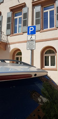Behindertenparkplatz
