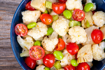 cauliflower salad with edamame and tomato
