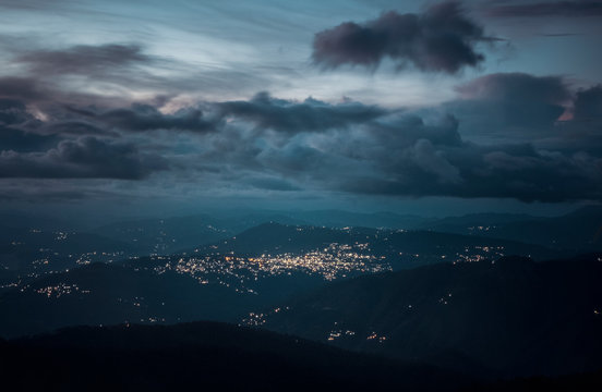 alma city at night