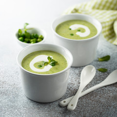 Healthy pea soup with cream