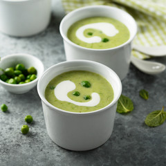 Healthy pea soup with cream