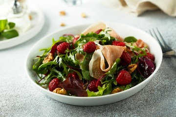 Prosciutto salad with walnuts and fresh raspberries