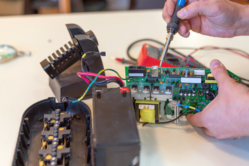 Repair of low-power uninterruptible power supply unit in the service center
