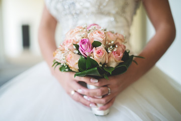 Obraz na płótnie Canvas Wedding details. Bouquet and flower decoration