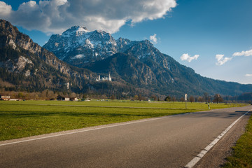 Naklejka premium Das Schloss Neuschwanstein in Schwangau bei Füssen in Bayern Deutschland