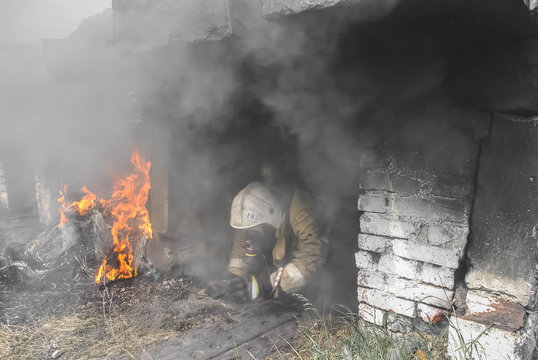 fire brigade link moving along a fire line