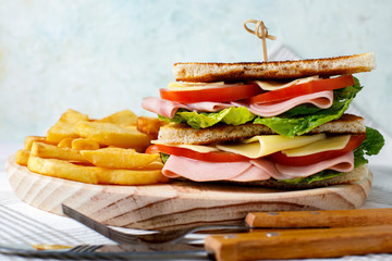 Vegetable sandwich with ham and cheese