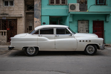 Fototapeta na wymiar habana vintage car, american classic car, cuba, Habana, American Vintage Cars, cuban cars, classic cars, lifestyle car