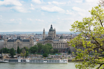 Fototapeta premium Budapest, Hungary. May, 2019. The building of the Hungarian Parliament. The symbol and business card of the city, located on the banks of the Danube. Spring. Tourism and travel.