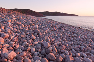 Fototapeta premium Rocky beach on the shore of the Barents Sea at sunset