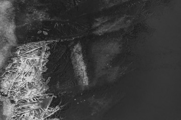 Obraz premium Monochrome water surface in winter
