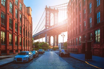 Selbstklebende Fototapete Brooklyn Bridge Manhattan Bridge zwischen Manhattan und Brooklyn bei Sonnenuntergang