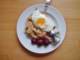Labskaus mit Rote Beete und Rollmops