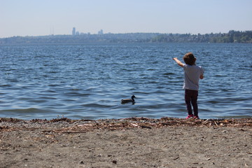 Fototapeta na wymiar Child by the lake on Lake of Washington