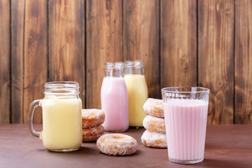 Sugar donuts served with milkshakes