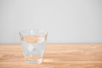Glass of water on the table. テーブルの上のグラス一杯の水