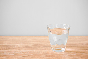 Glass of water on the table. テーブルの上のグラス一杯の水