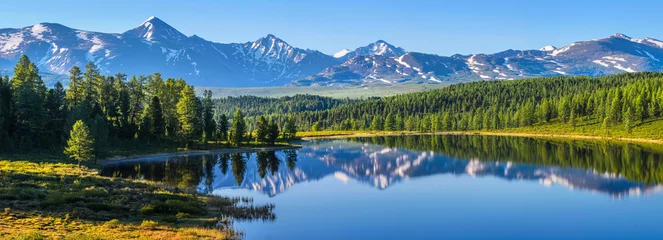 Fototapete Berge Berglandschaft, malerischer Bergsee am Sommermorgen, großes Panorama, Altai