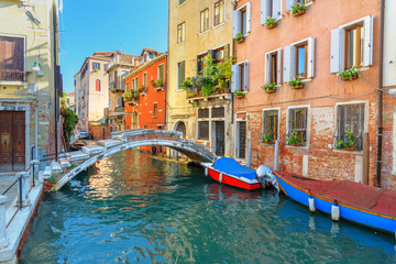 Fototapeta na wymiar View of Canal Rio di san Falice and bridge Ponte Chiodo. Venice. Italy