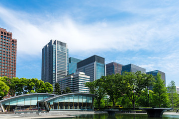 (東京都ｰ都市風景)和田倉噴水公園から望む丸の内オフィスビル２